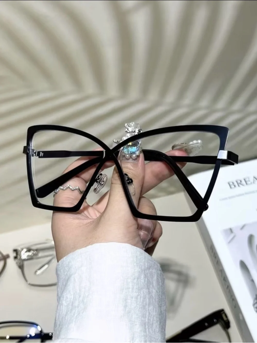 🆕 WomenSleek Black Oversized Cat-Eye Fashion Glasses for Women